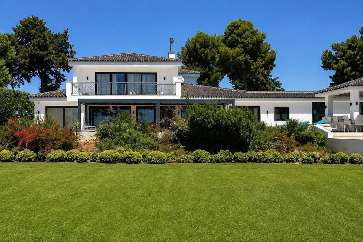 5 Bedroom Detached Villa for Sale in Sotogrande, Cádiz