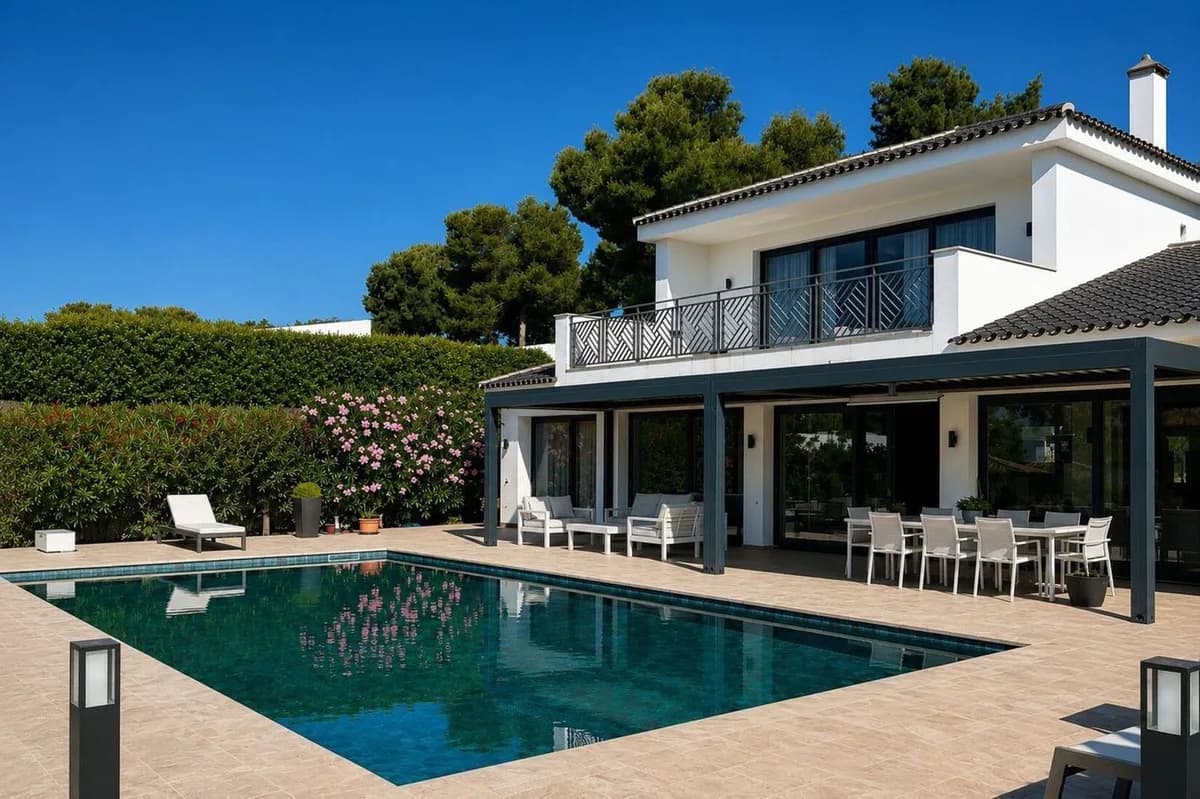5 Bedroom Detached Villa for Sale in Sotogrande, Cádiz - Image 3