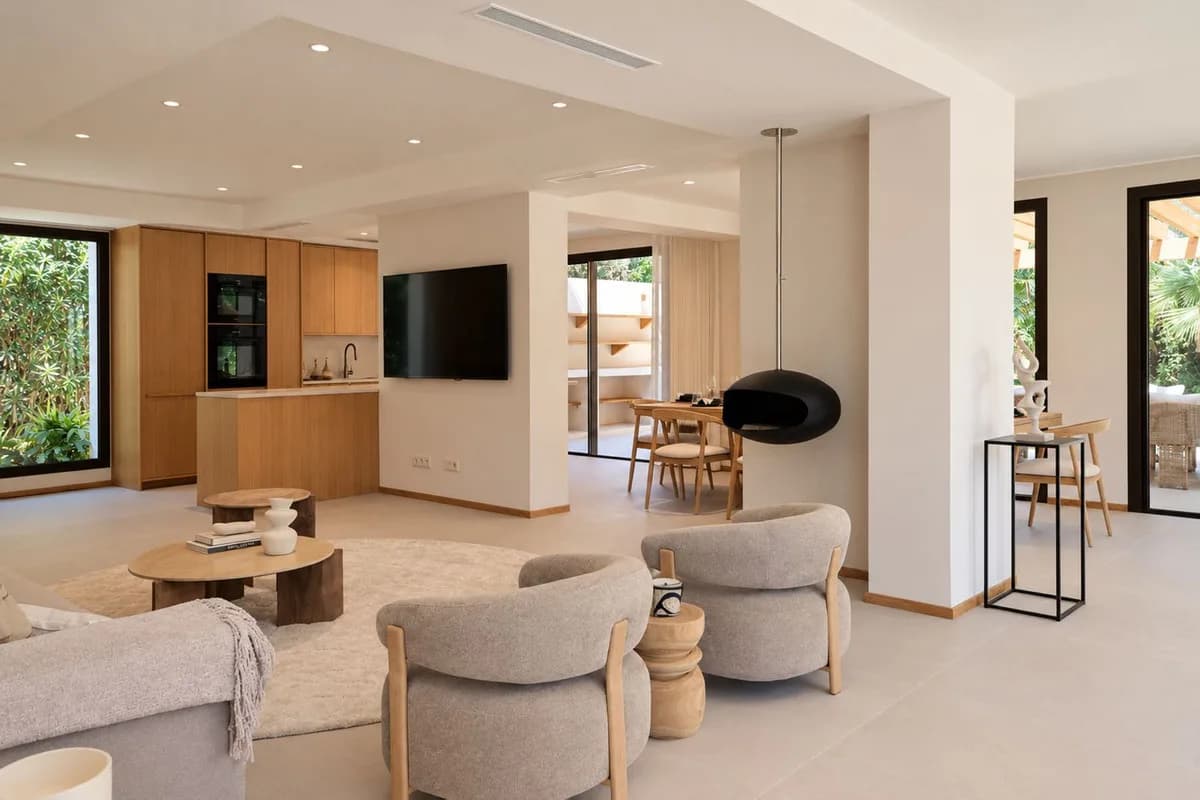 4 Bedroom Detached Villa for Sale in Guadalmina Baja, Málaga - Image 5