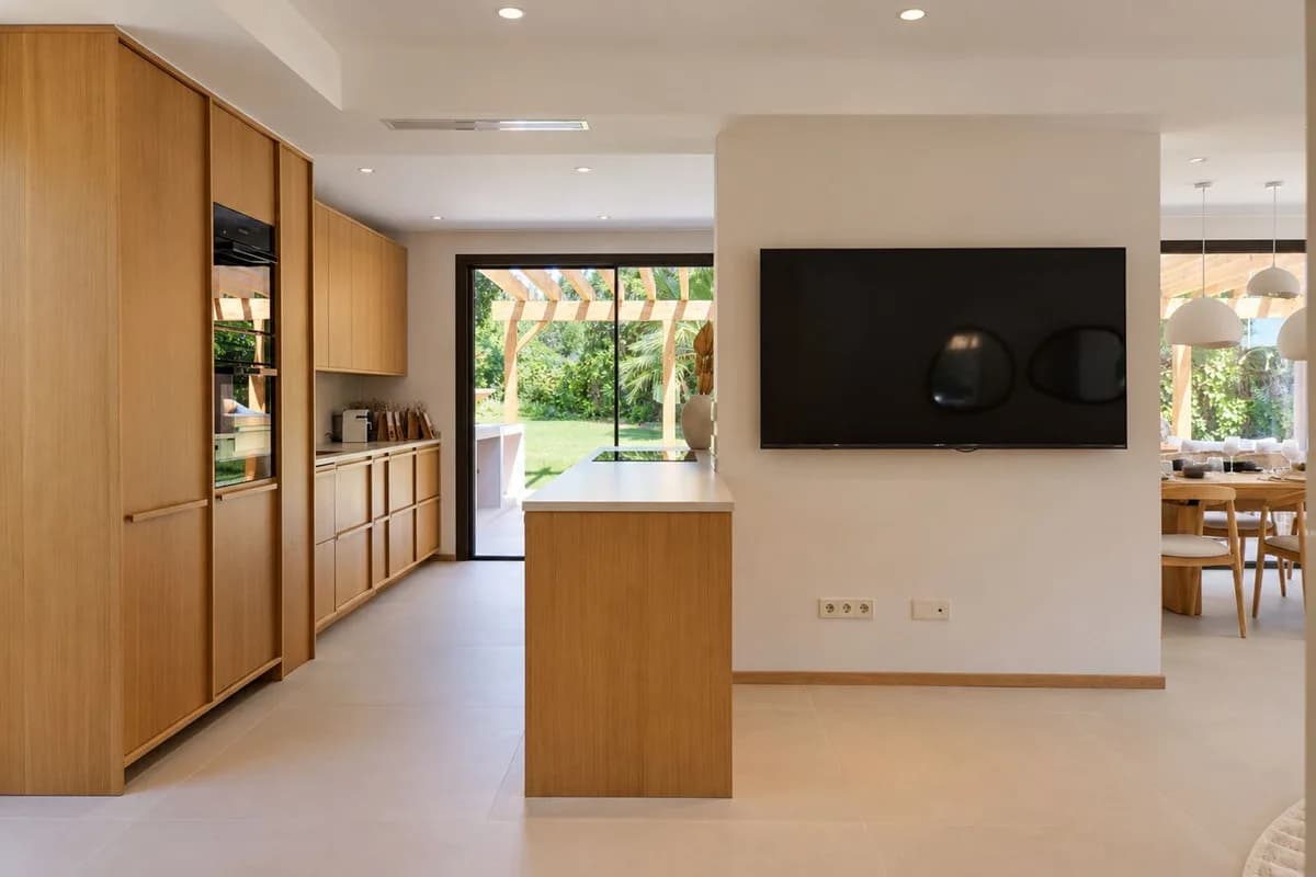 4 Bedroom Detached Villa for Sale in Guadalmina Baja, Málaga - Image 7
