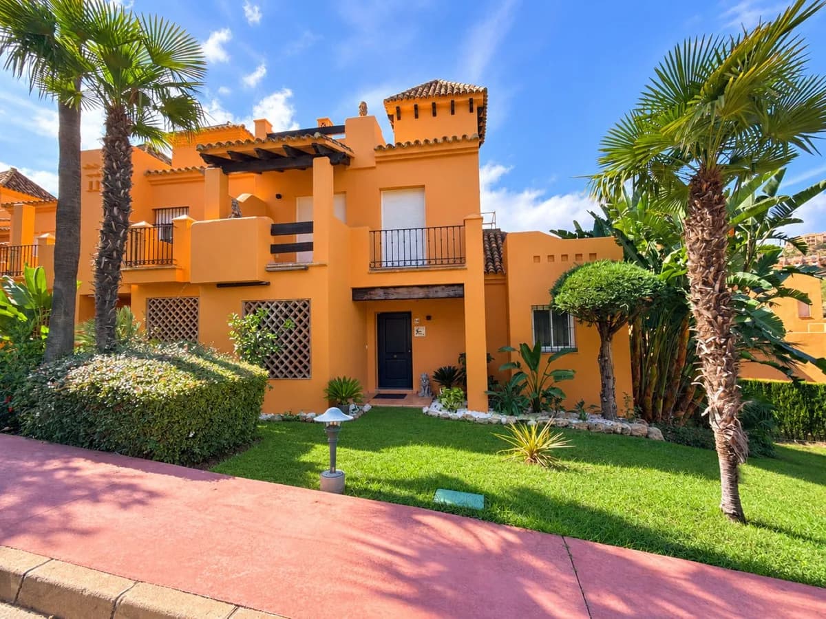 4 Bedroom Semi-Detached House for Sale in Benahavís, Málaga