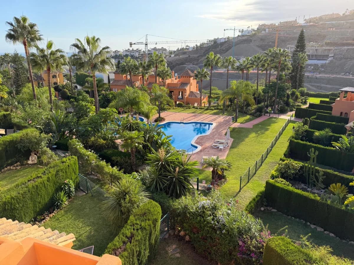 4 Bedroom Semi-Detached House for Sale in Benahavís, Málaga - Image 2