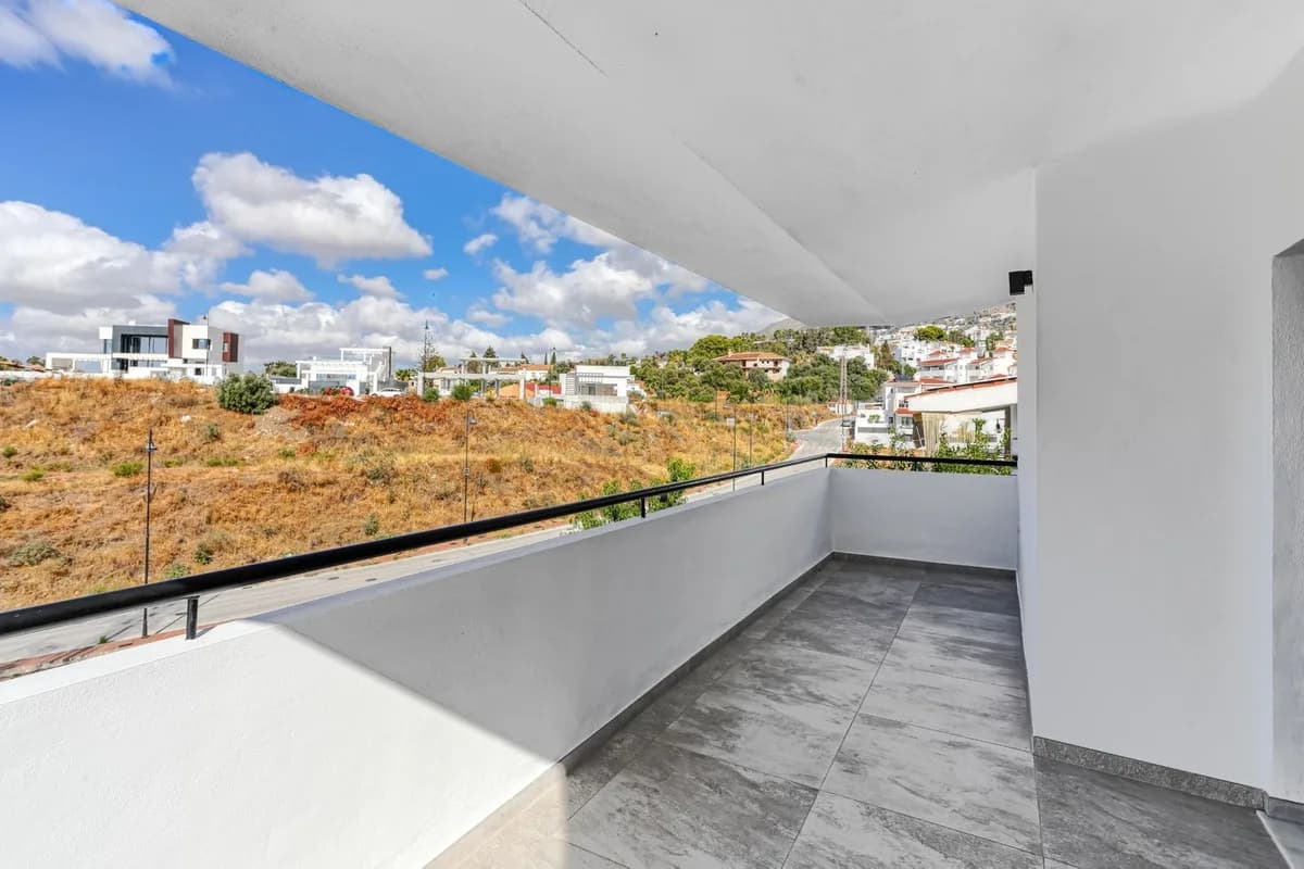 5 Bedroom Detached Villa for Sale in Mijas, Málaga - Image 5
