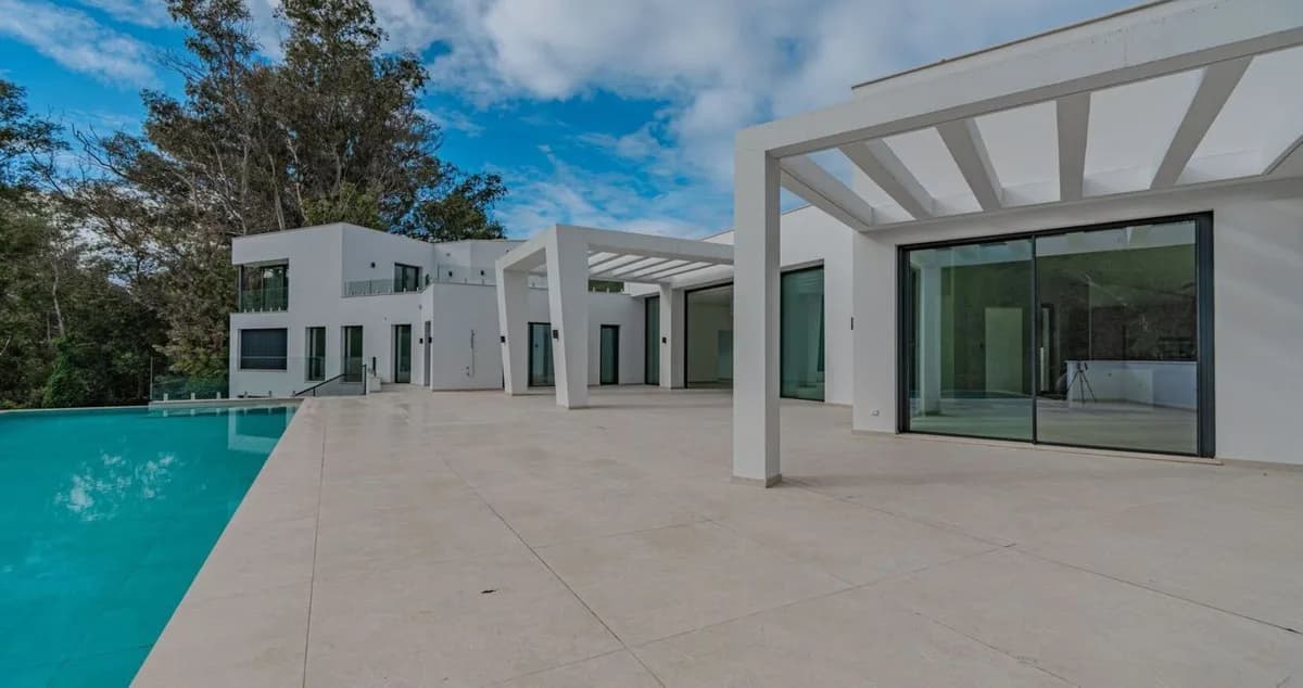 5 Bedroom Detached Villa for Sale in Sotogrande, Cádiz