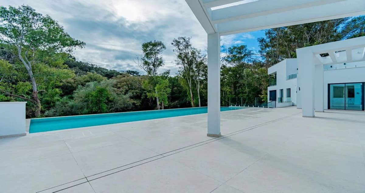 5 Bedroom Detached Villa for Sale in Sotogrande, Cádiz - Image 4