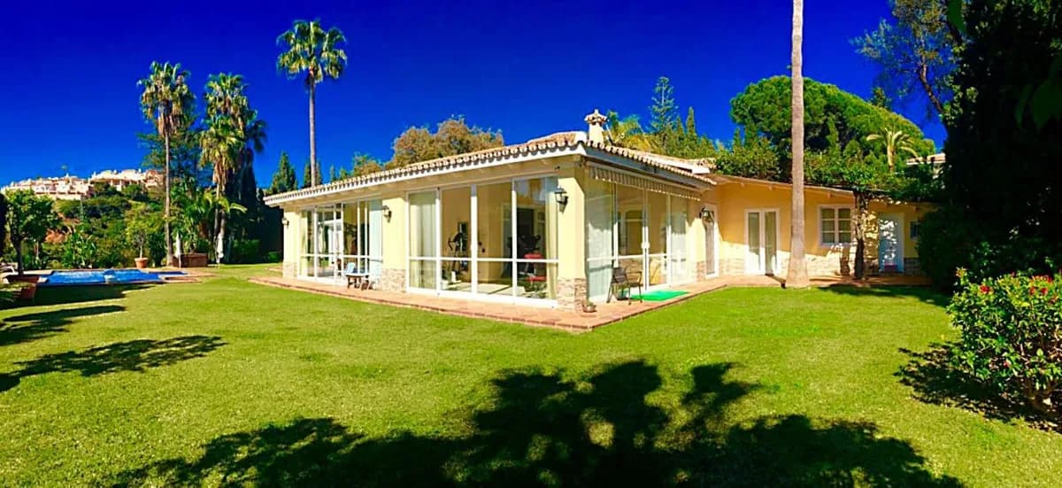 5 Bedroom Detached Villa for Sale in Elviria, Málaga - Image 4