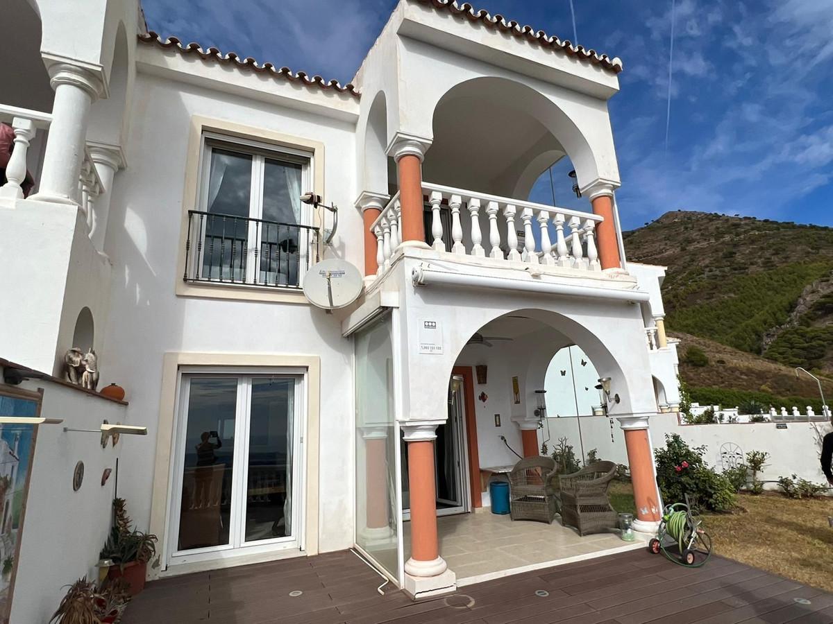 Villa Semi Detached in Valtocado