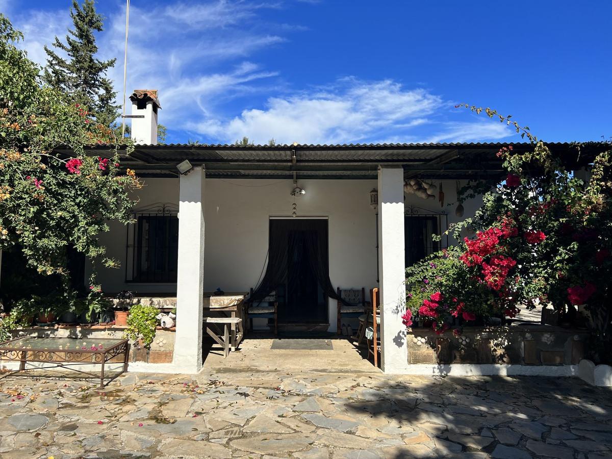 Villa Finca in New Golden Mile